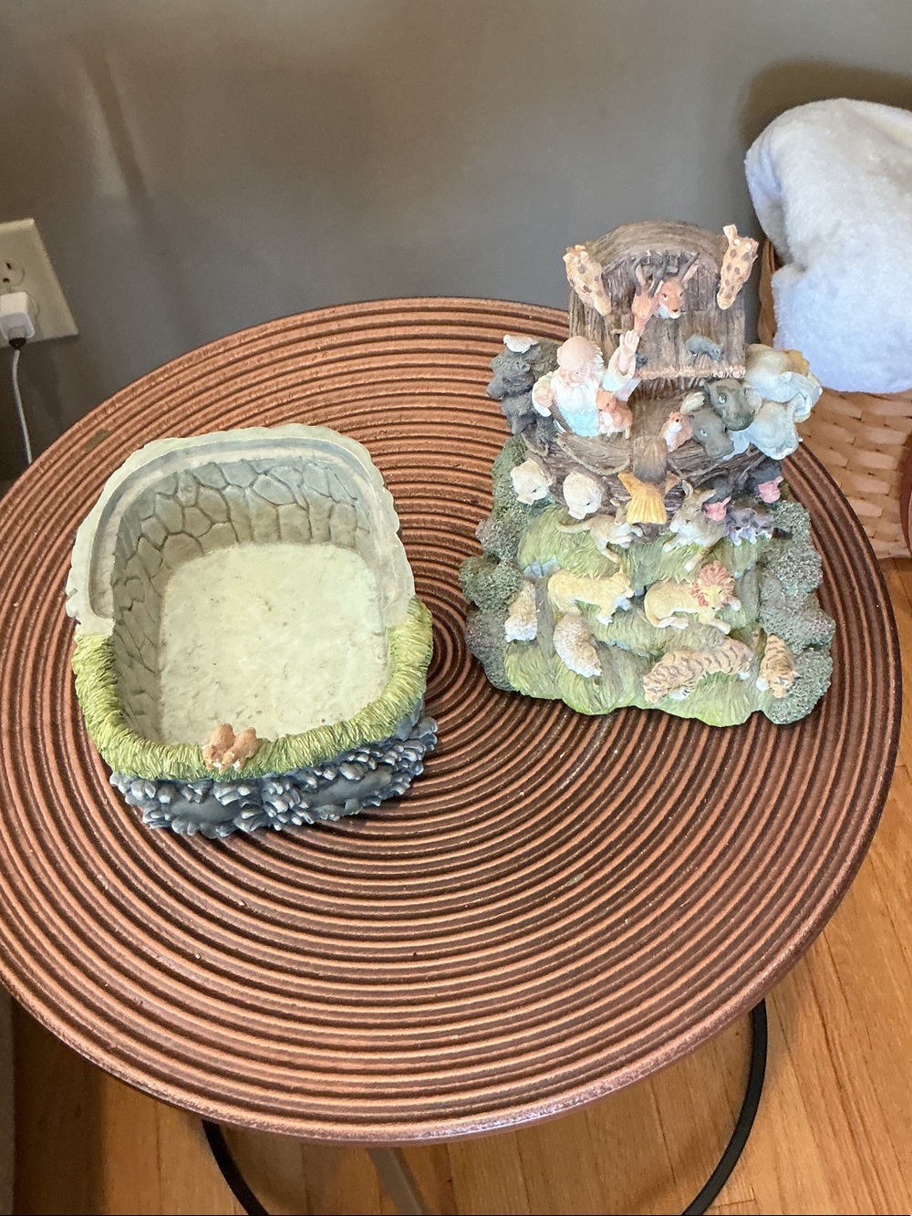 Noah's Ark Resin Decorative Trinket - Picture 2 of 3